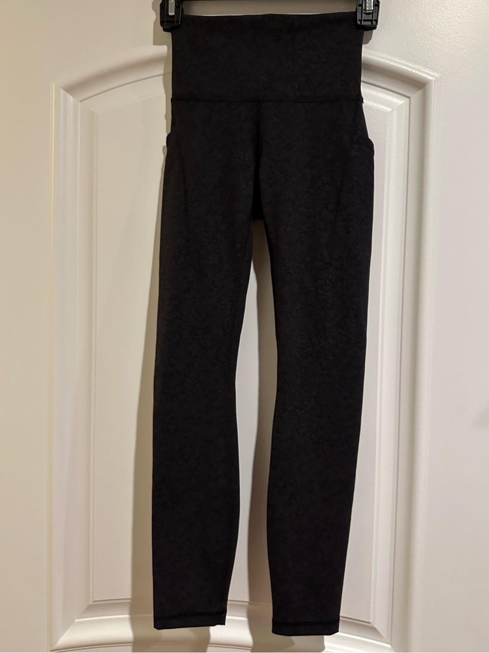 Lululemon High-Waist Black Patterned Leggings Size 2 with Side Pockets
